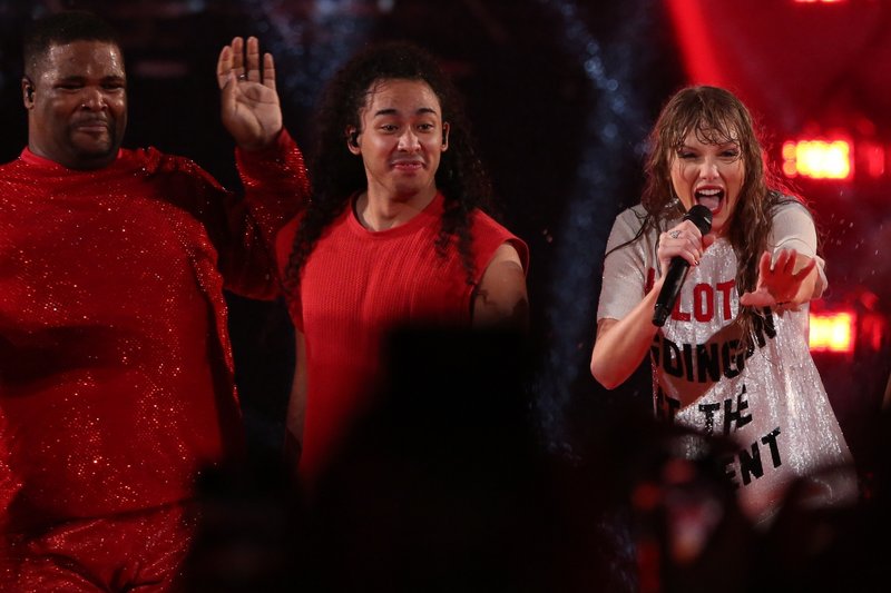 Taylor Swift — November 19 - Rio de Janeiro, Brazil — photo 565