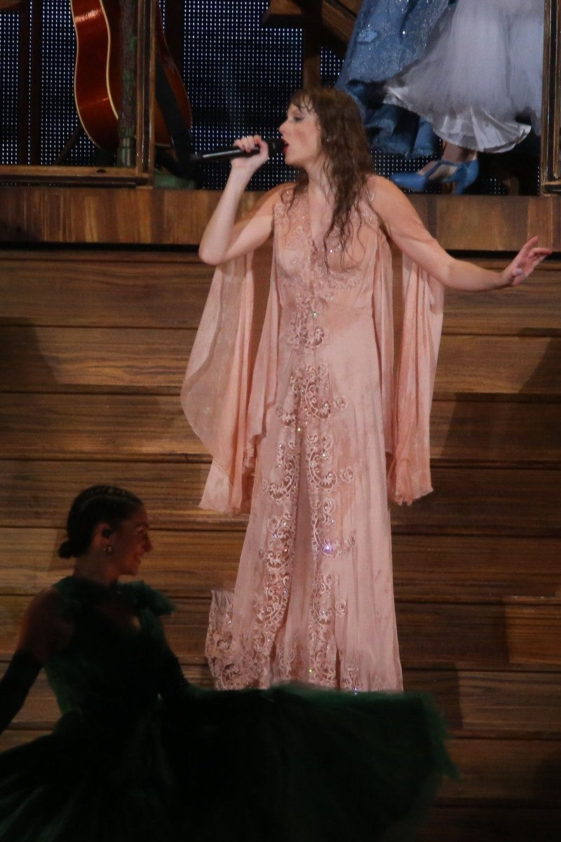 Taylor Swift — November 19 - Rio de Janeiro, Brazil — photo 574