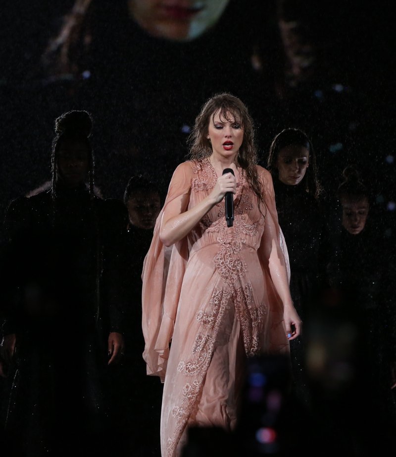 Taylor Swift — November 19 - Rio de Janeiro, Brazil — photo 576