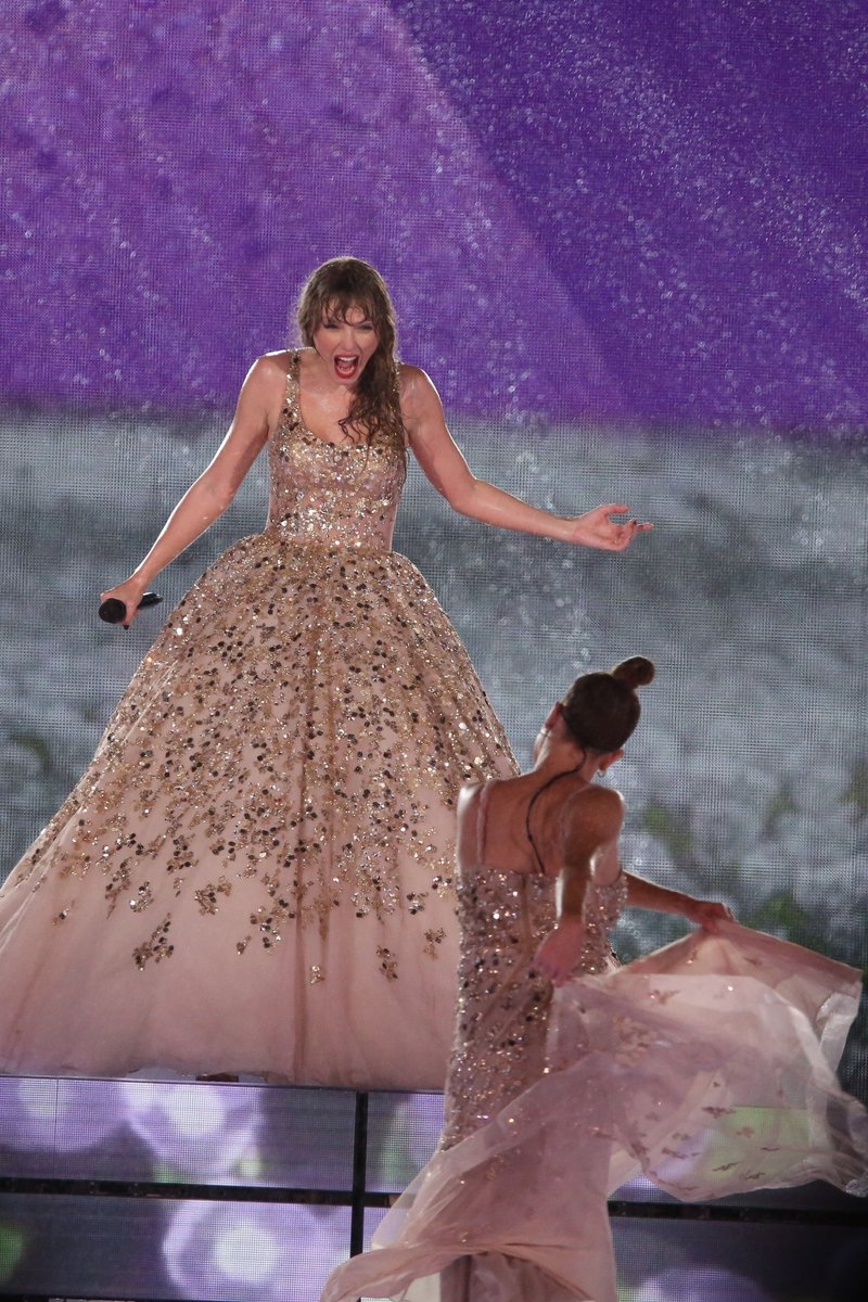 Taylor Swift — November 19 - Rio de Janeiro, Brazil — photo 577