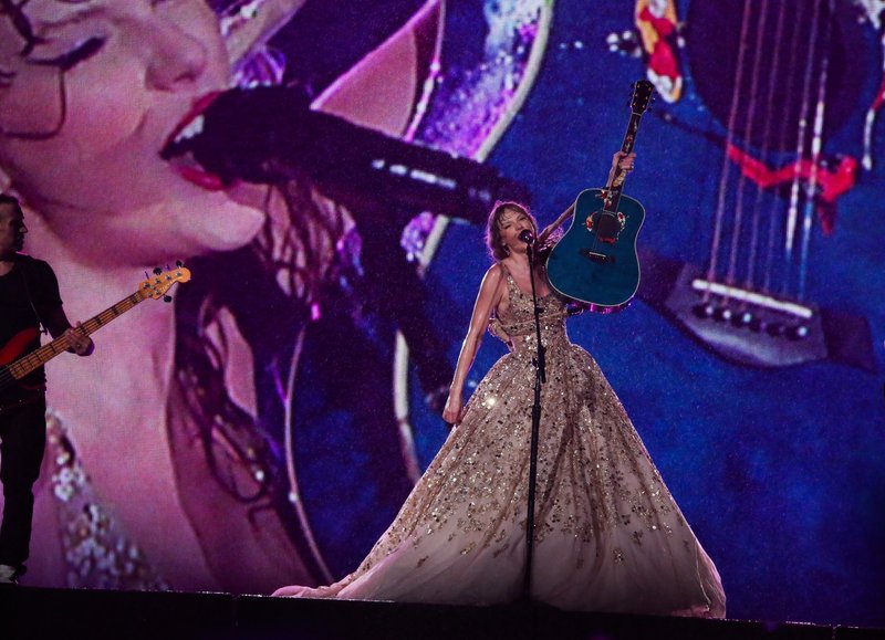 Taylor Swift — November 19 - Rio de Janeiro, Brazil — photo 579