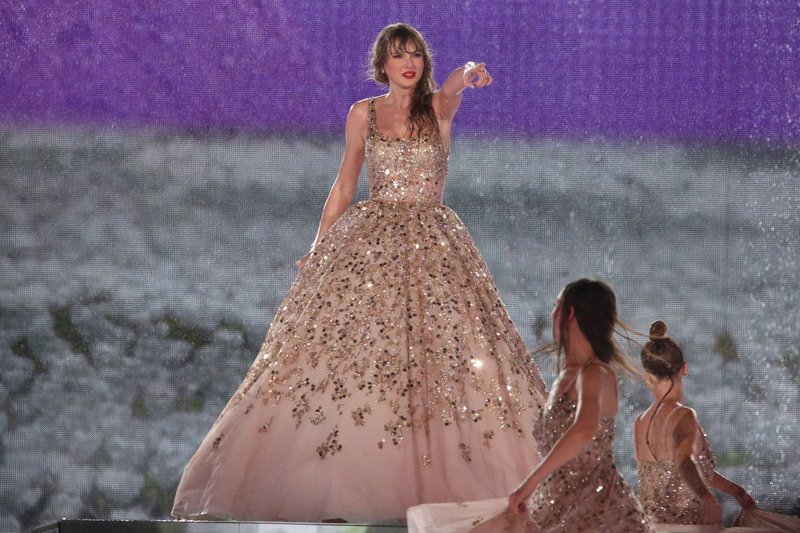 Taylor Swift — November 19 - Rio de Janeiro, Brazil — photo 582