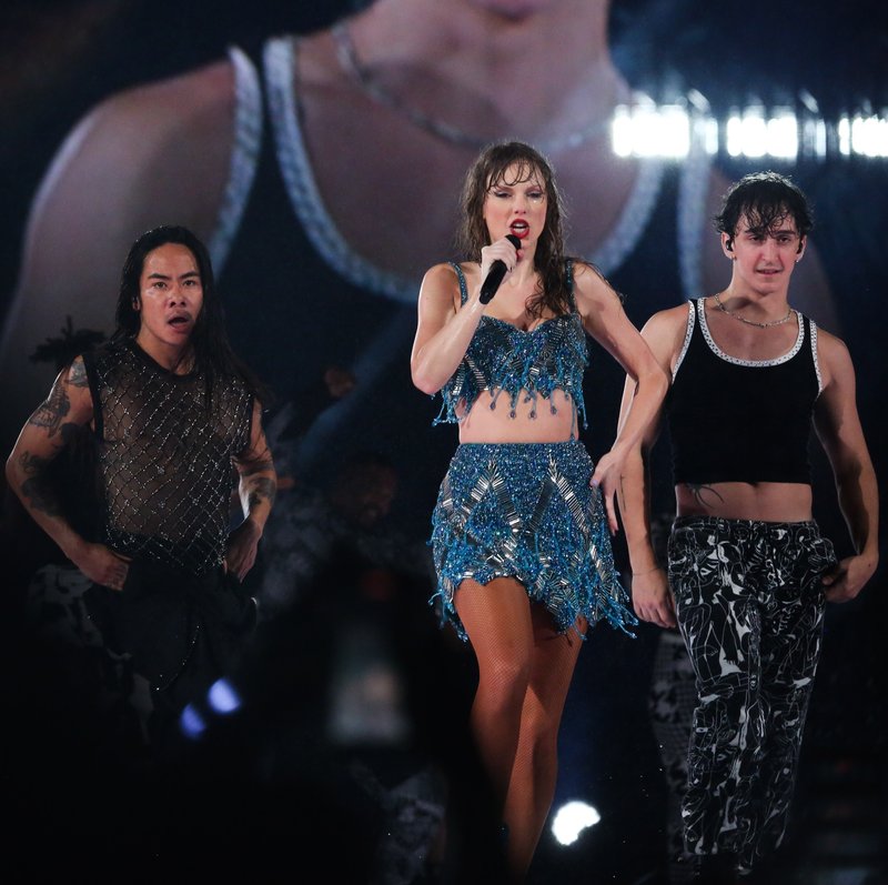 Taylor Swift — November 19 - Rio de Janeiro, Brazil — photo 584