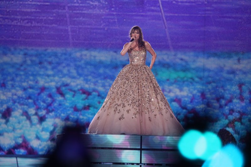 Taylor Swift — November 19 - Rio de Janeiro, Brazil — photo 593