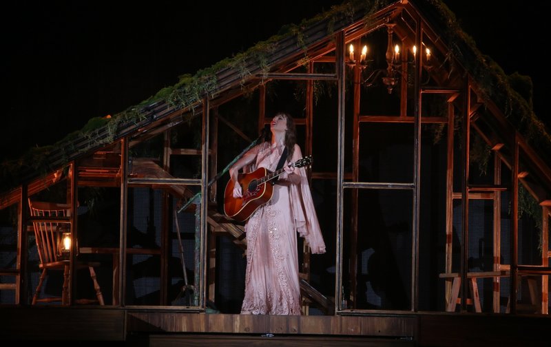 Taylor Swift — November 19 - Rio de Janeiro, Brazil — photo 599