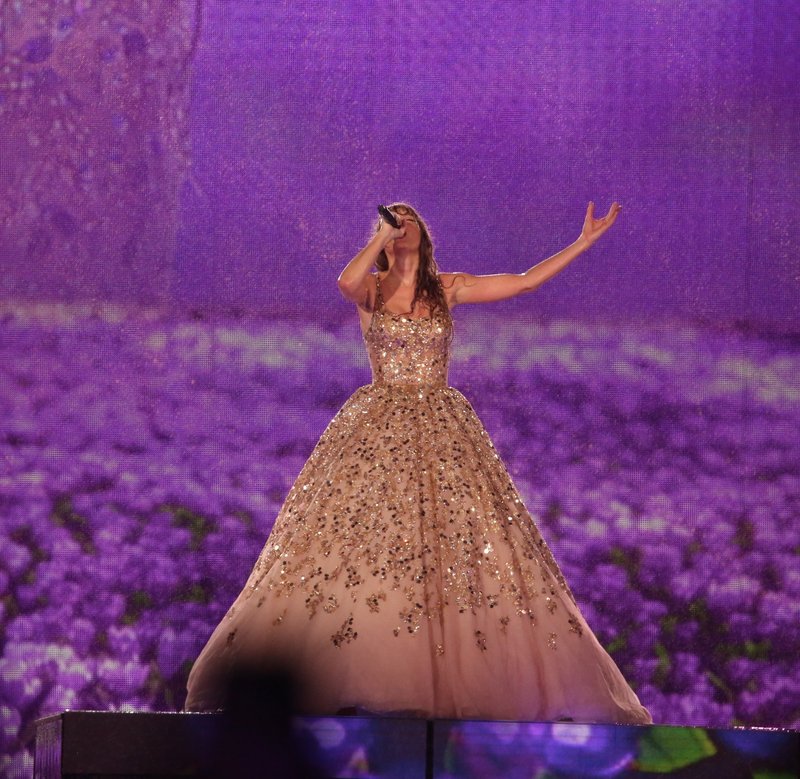 Taylor Swift — November 19 - Rio de Janeiro, Brazil — photo 604