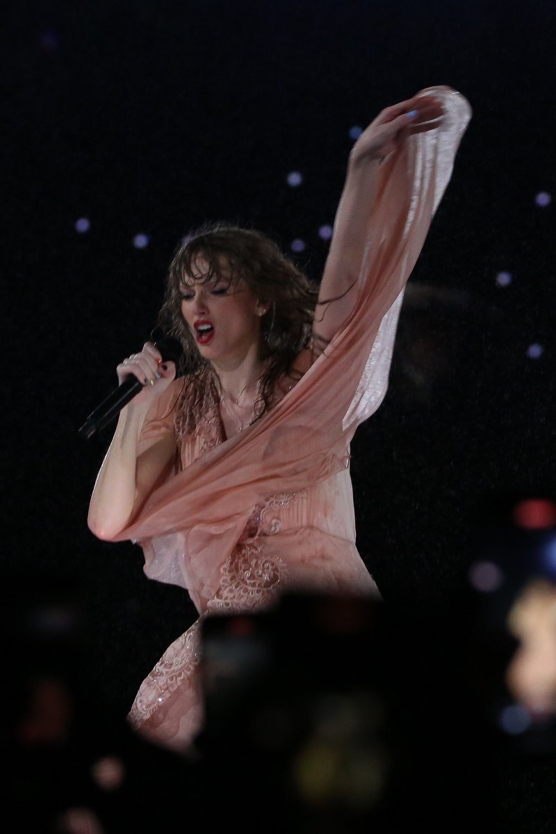Taylor Swift — November 19 - Rio de Janeiro, Brazil — photo 616