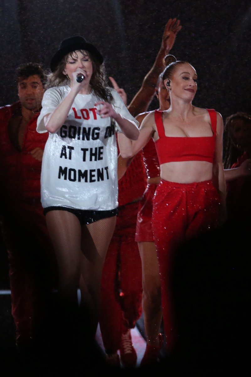 Taylor Swift — November 19 - Rio de Janeiro, Brazil — photo 621