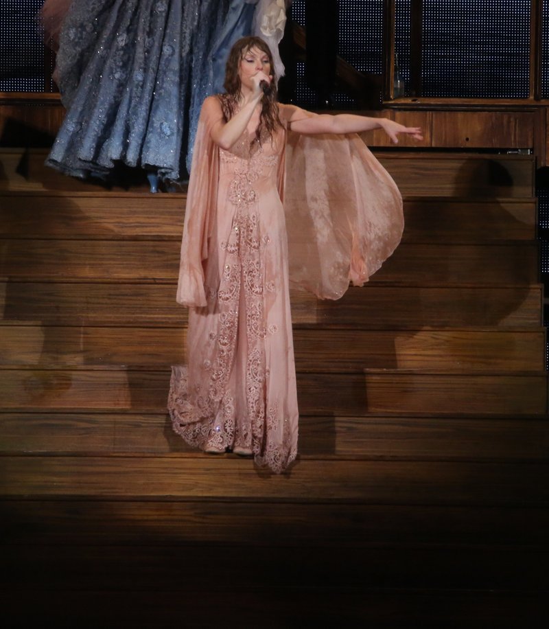 Taylor Swift — November 19 - Rio de Janeiro, Brazil — photo 623