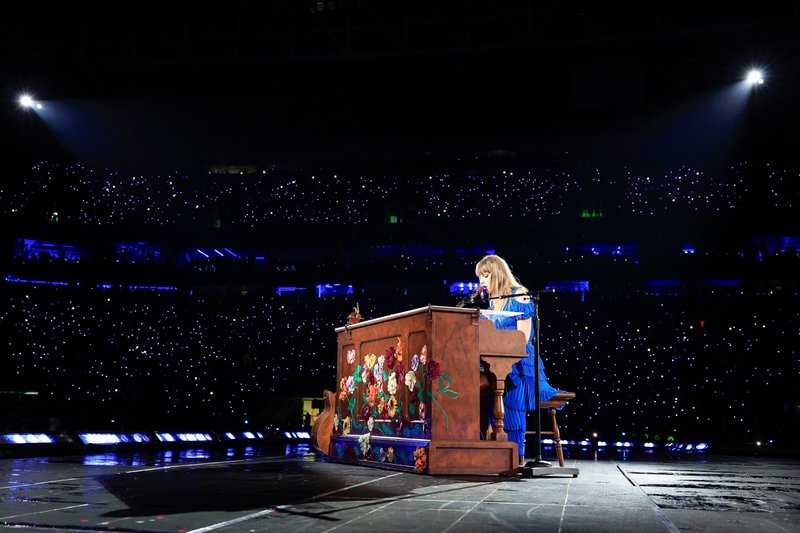 Taylor Swift — November 24 - São Paulo, Brazil — photo 17