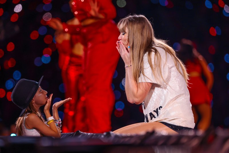 Taylor Swift — November 24 - São Paulo, Brazil — photo 25