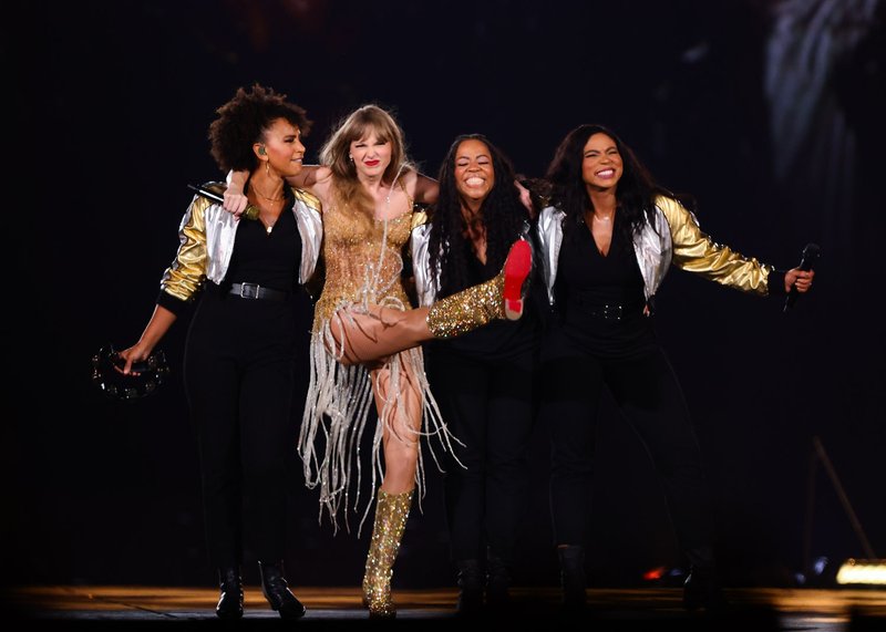 Taylor Swift — November 26 - São Paulo, Brazil — photo 12