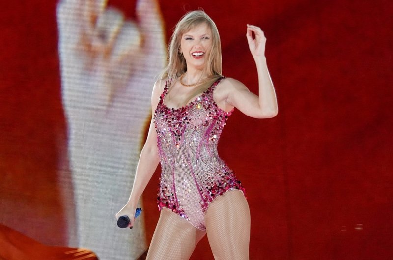 Taylor Swift — November 9 - Buenos Aires, Argentina — photo 3