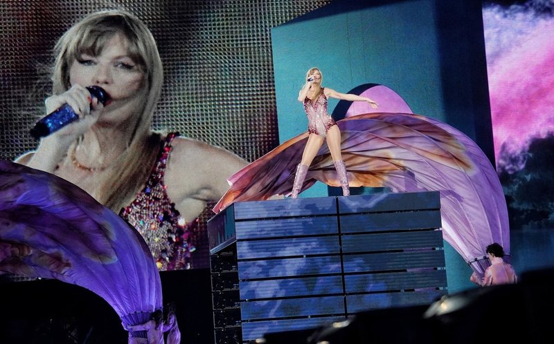 Taylor Swift — November 9 - Buenos Aires, Argentina — photo 6