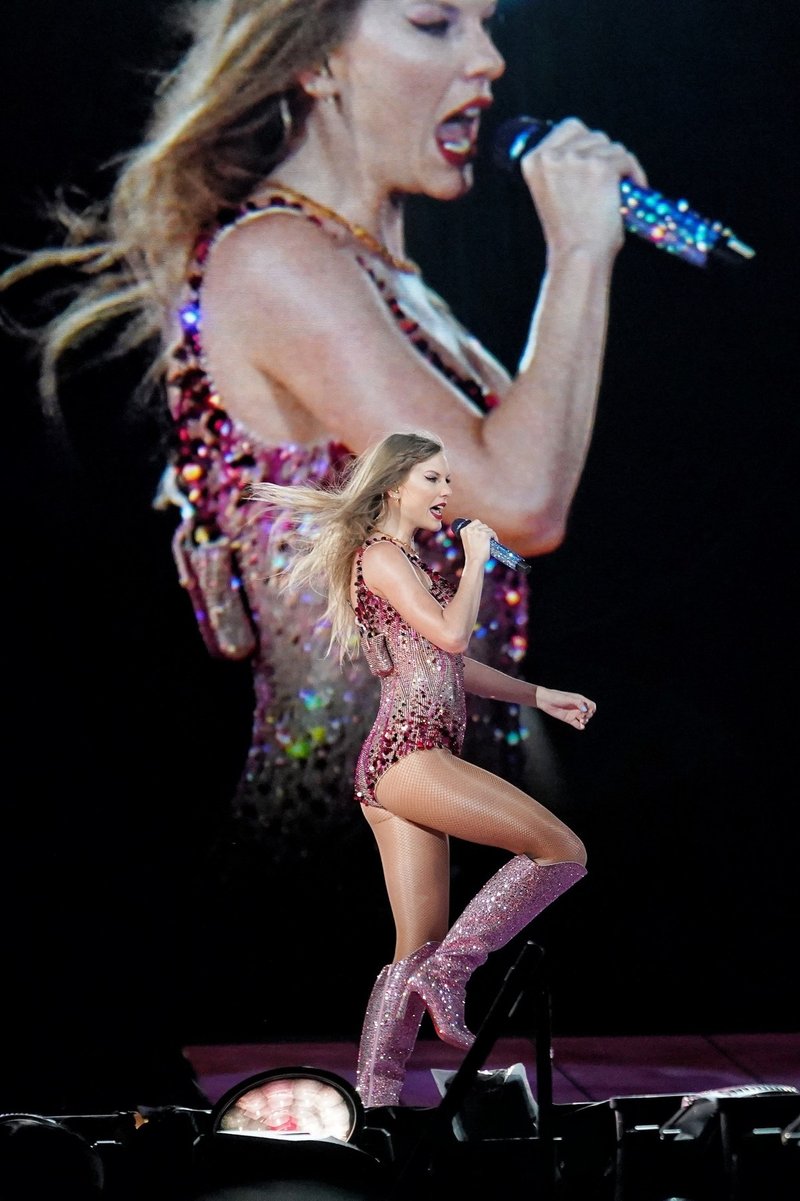 Taylor Swift — November 9 - Buenos Aires, Argentina — photo 8