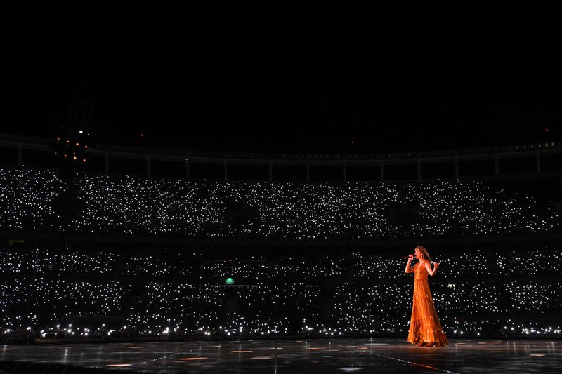 Taylor Swift — November 9 - Buenos Aires, Argentina — photo 21