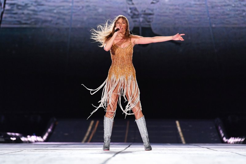 Taylor Swift — November 9 - Buenos Aires, Argentina — photo 23
