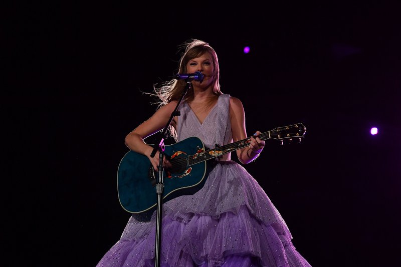 Taylor Swift — November 9 - Buenos Aires, Argentina — photo 27