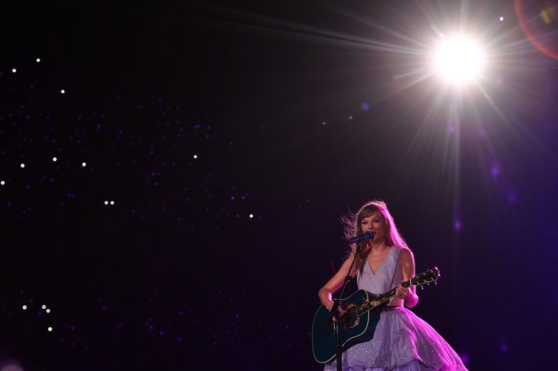 Taylor Swift — November 9 - Buenos Aires, Argentina — photo 49