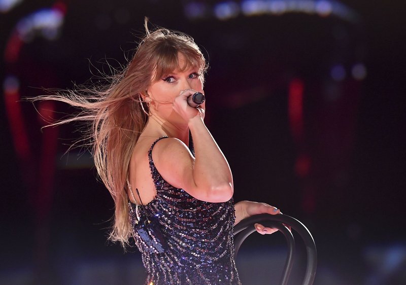 Taylor Swift — November 9 - Buenos Aires, Argentina — photo 57