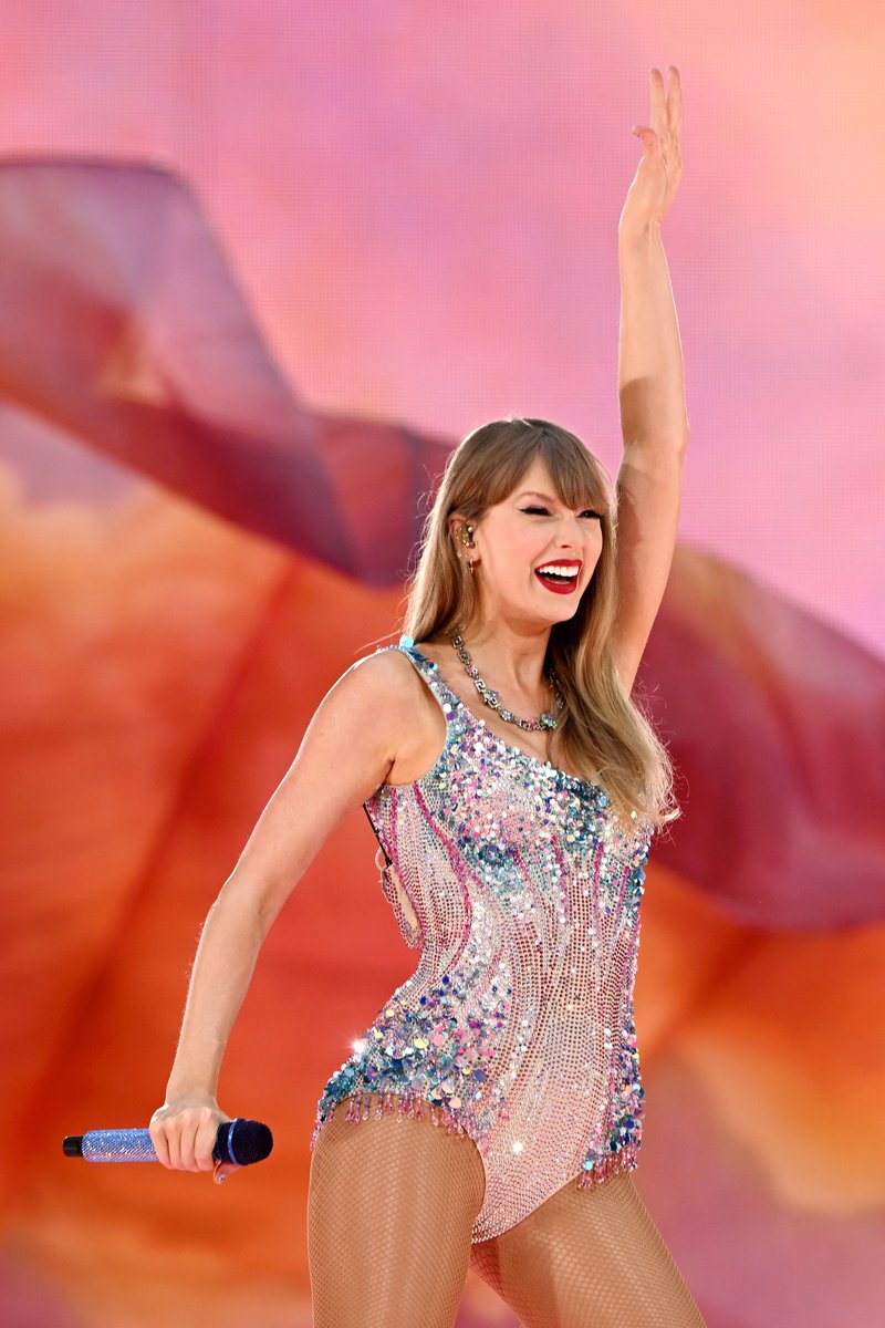 Taylor Swift — August 15 - London, England — photo 14