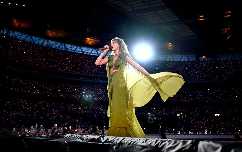 Taylor Swift — August 15 - London, England — photo 25