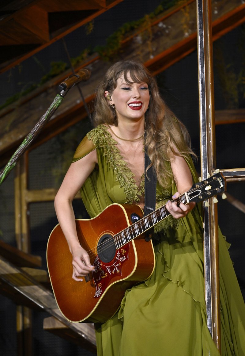 Taylor Swift — August 15 - London, England — photo 27