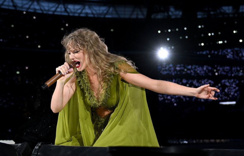 Taylor Swift — August 15 - London, England — photo 28