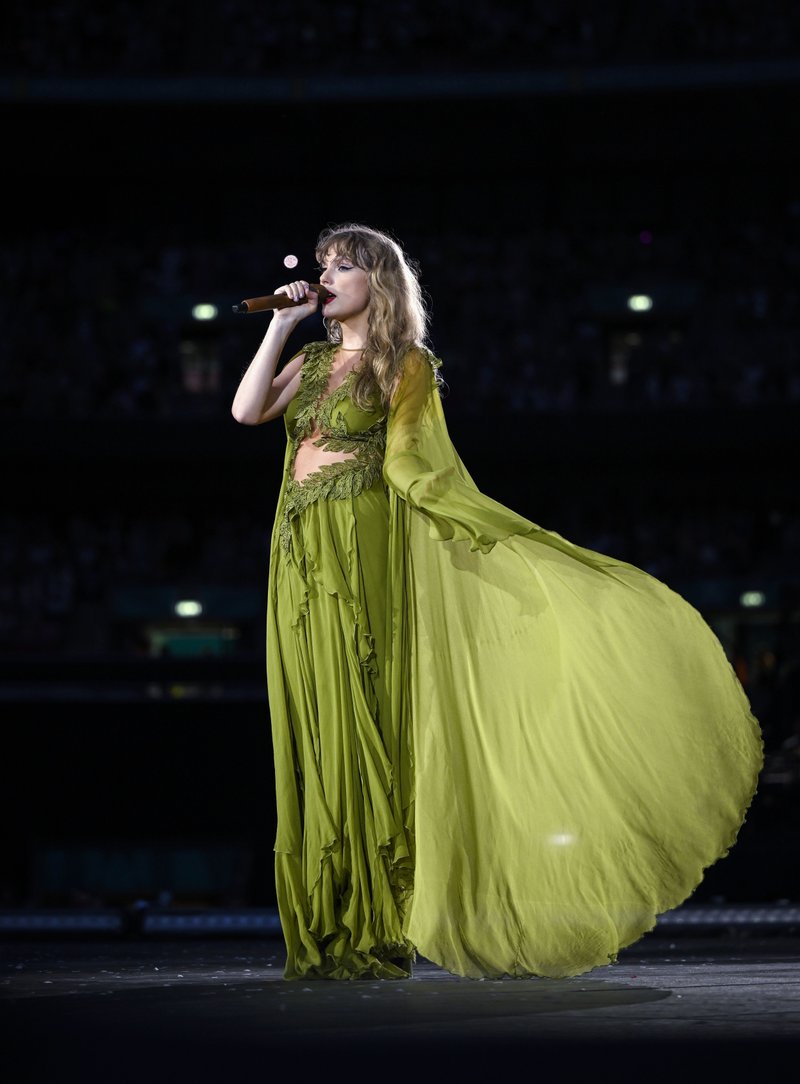Taylor Swift — August 15 - London, England — photo 35