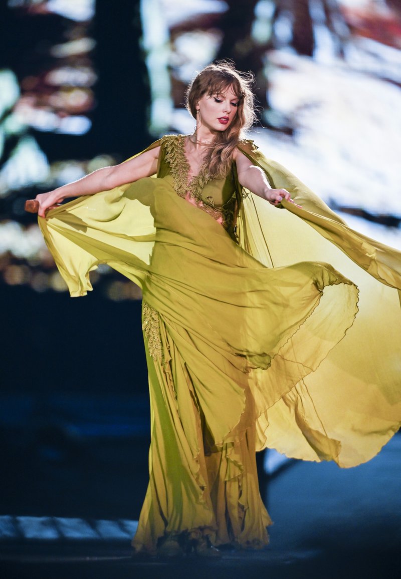 Taylor Swift — August 15 - London, England — photo 36