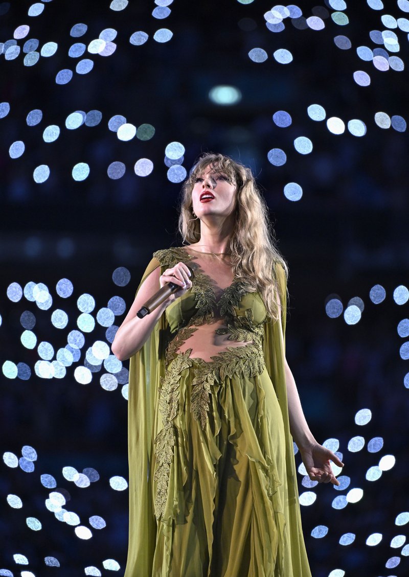 Taylor Swift — August 15 - London, England — photo 37