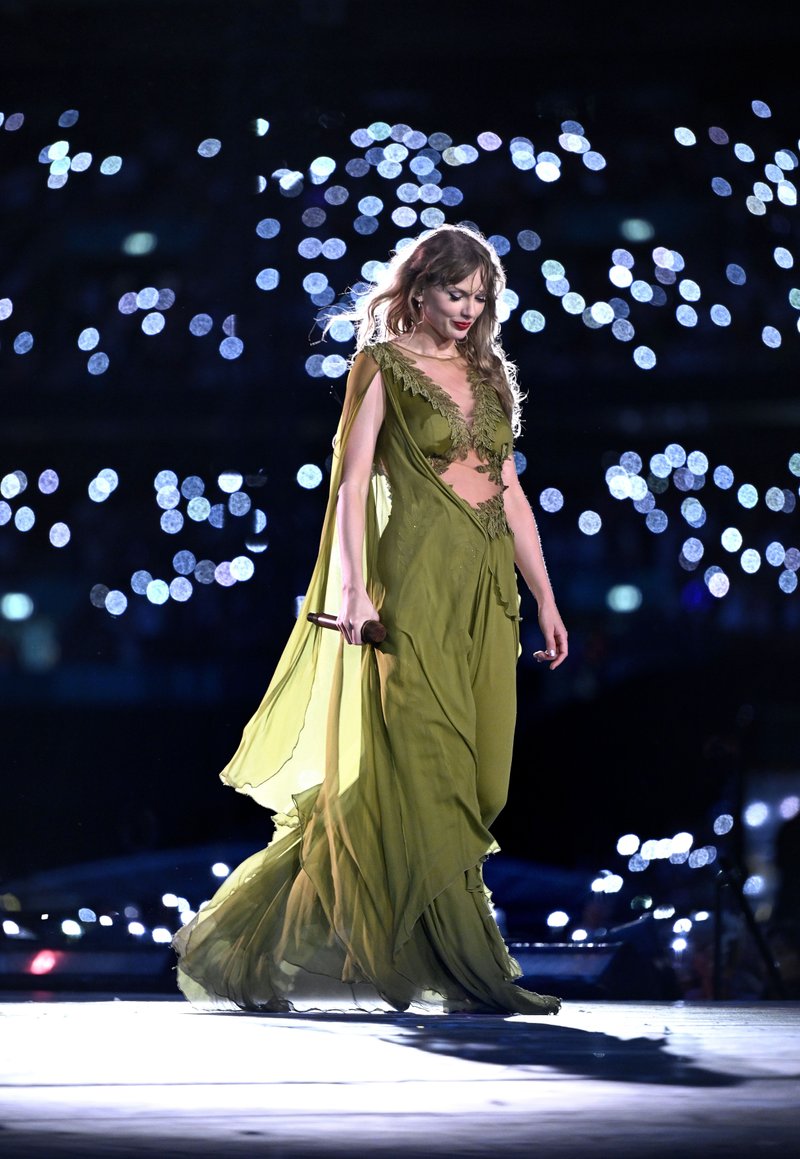 Taylor Swift — August 15 - London, England — photo 38