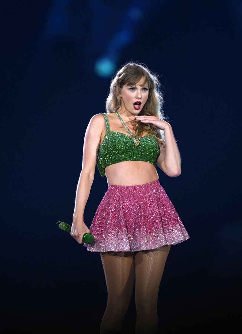 Taylor Swift — August 15 - London, England — photo 39