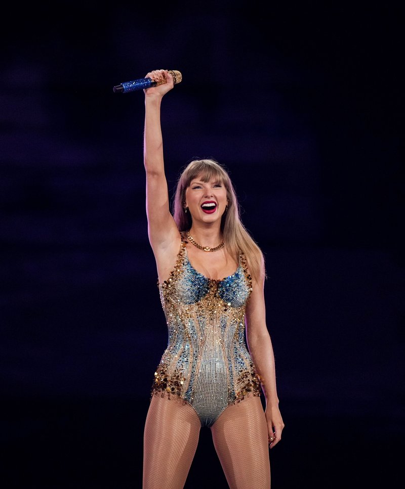 Taylor Swift — December 6 - Vancouver, Canada — photo 6