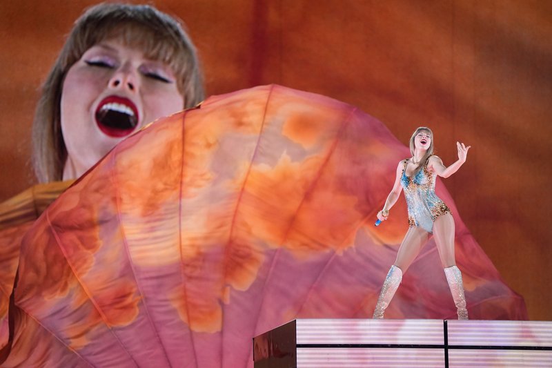 Taylor Swift — December 6 - Vancouver, Canada — photo 16