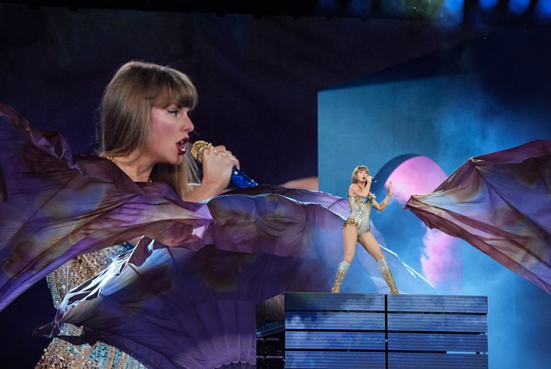 Taylor Swift — December 6 - Vancouver, Canada — photo 19
