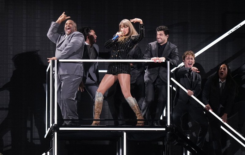 Taylor Swift — December 6 - Vancouver, Canada — photo 21