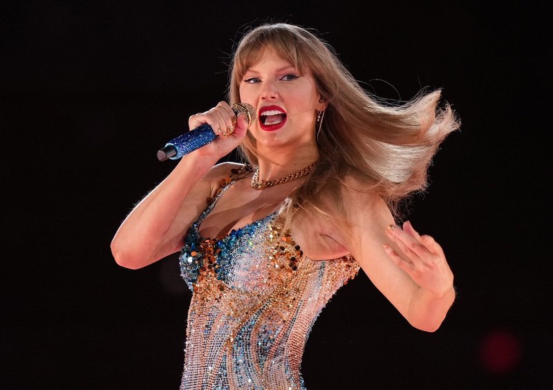 Taylor Swift — December 6 - Vancouver, Canada — photo 23