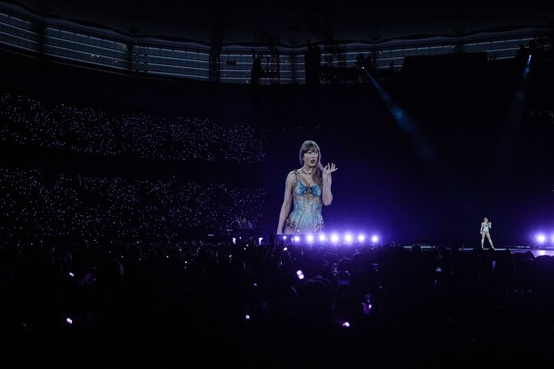 Taylor Swift — December 6 - Vancouver, Canada — photo 25