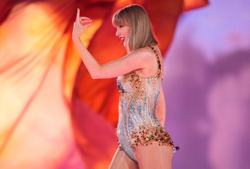 Taylor Swift — December 6 - Vancouver, Canada — photo 26