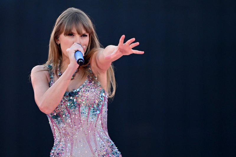 Taylor Swift — February 16 - Melbourne, Australia — photo 2