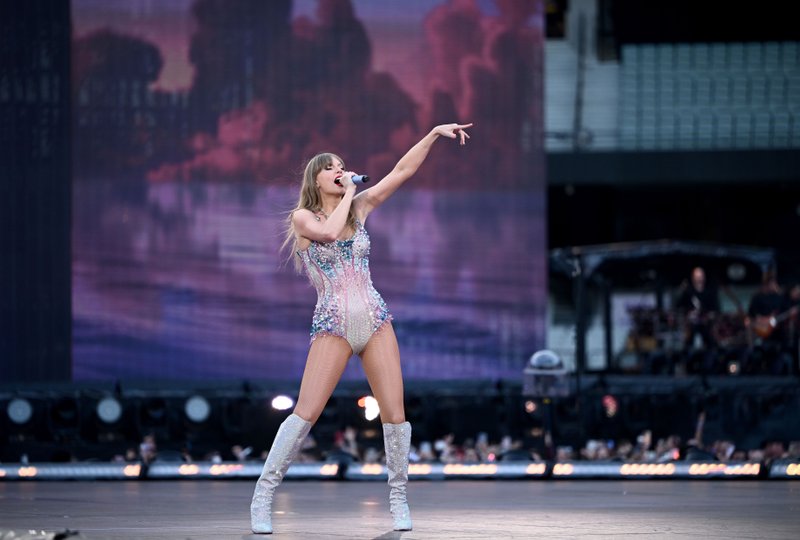 Taylor Swift — February 16 - Melbourne, Australia — photo 3