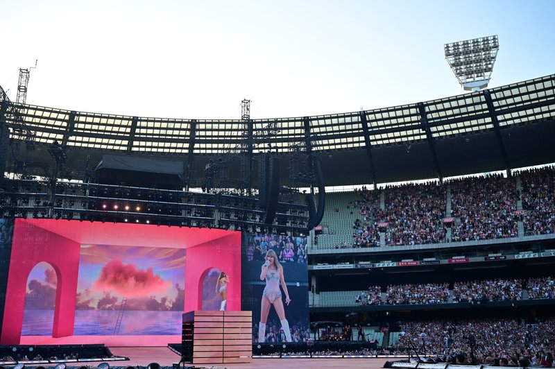 Taylor Swift — February 16 - Melbourne, Australia — photo 4