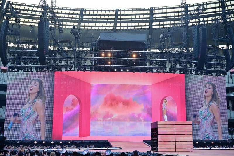 Taylor Swift — February 16 - Melbourne, Australia — photo 5