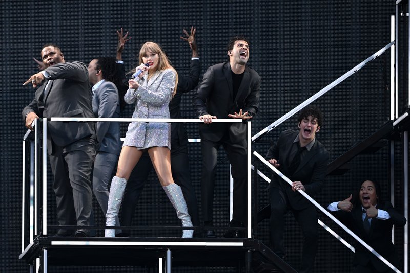Taylor Swift — February 16 - Melbourne, Australia — photo 7