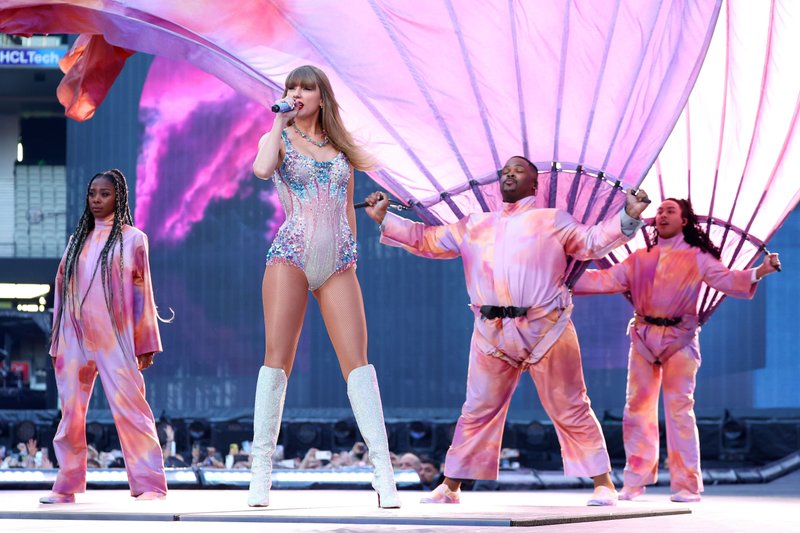 Taylor Swift — February 16 - Melbourne, Australia — photo 18