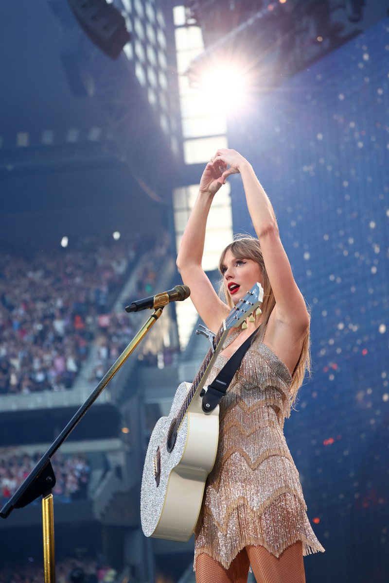 Taylor Swift — February 16 - Melbourne, Australia — photo 29