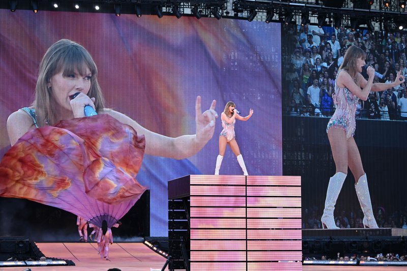Taylor Swift — February 16 - Melbourne, Australia — photo 82