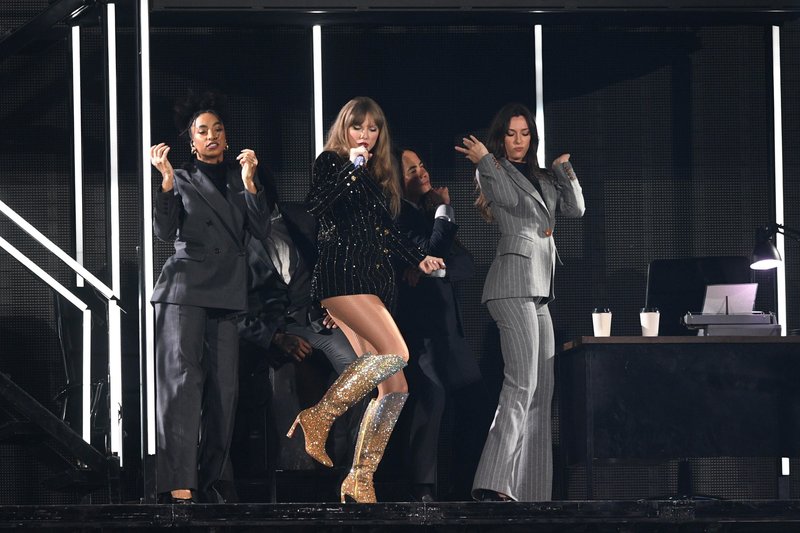 Taylor Swift — February 23 - Sydney, Australia — photo 37