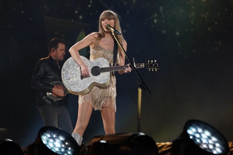 Taylor Swift — February 7 - Tokyo, Japan — photo 5